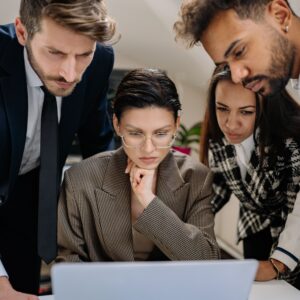 Sonia Boost, experta en inteligencia artificial para abogados, posicionamiento digital y automatización de despachos jurídicos.